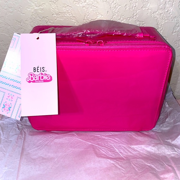 BEIS x BARBIE The Cosmetic Case
IN BARBIE™ PINK - Picture 3 of 16